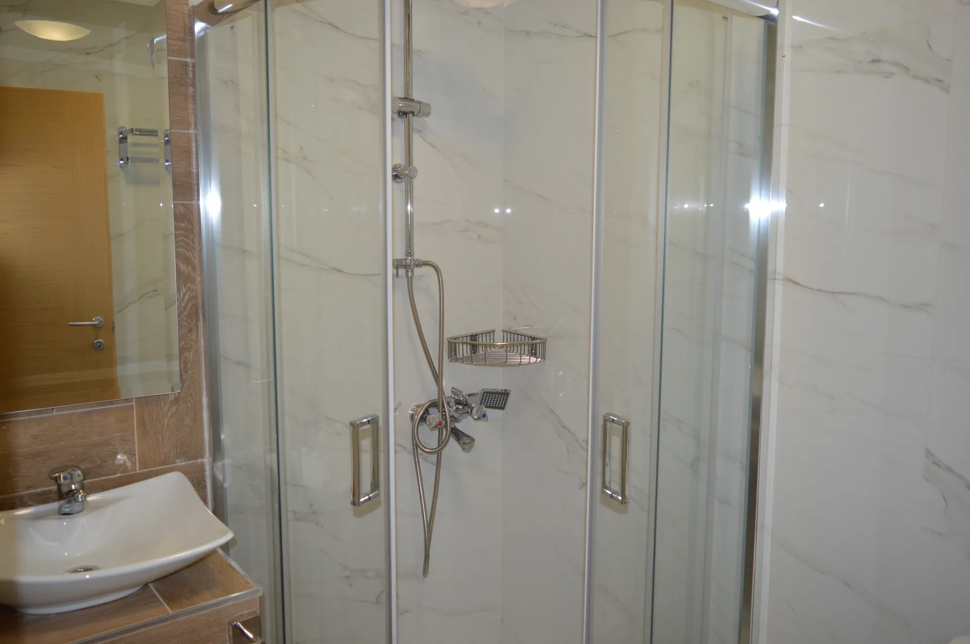 Tiara Holidays - Leonidas Apartments & Suites - Superior One Bedroom Family Apartment - bathroom
